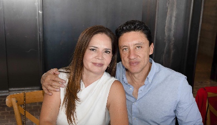  Luis Sánchez y Roxana Sanchez.