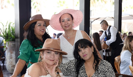  Karina Cardozo, Ana Carmona, María Aranda y Mercedes Carrillo.