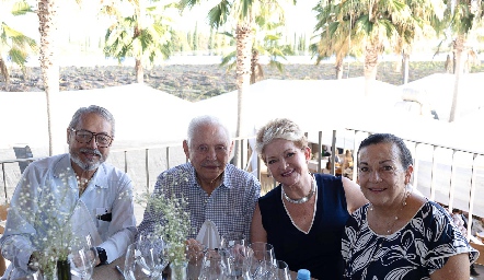  Carmen Gloria Mayoral, Beatriz de la Fuente de Medellín, Guillermo Medellín y Manuel Medellin.