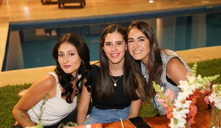  Valeria Calvillo, Vanesa Correa y Fernanda García.