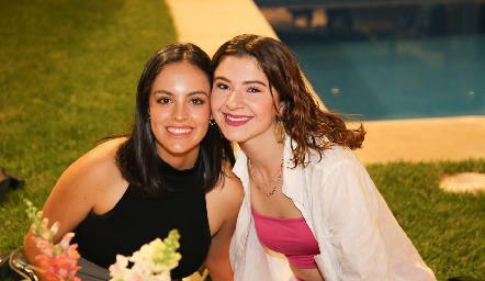  Martha Ricavar y Paula Carvajal.