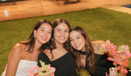  Isa Villanueva, Mariana Limón y Ale Michel.