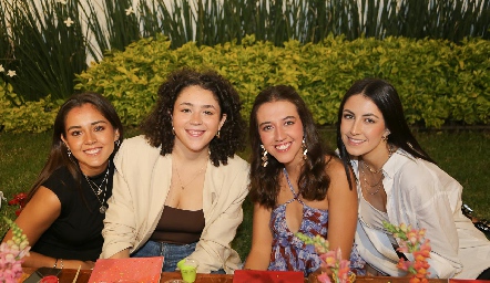  Priscila Martínez, Renata Fernández, Moni Michel y Ximena Nieto.