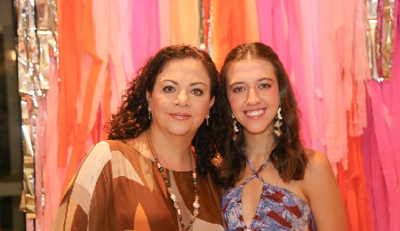  Mónica Carvajal y Moni Michel.