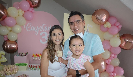  Patricia Gómez, Xavier y Cayetana Azcárate.