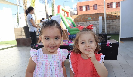  Cayetana y María de Lourdes.