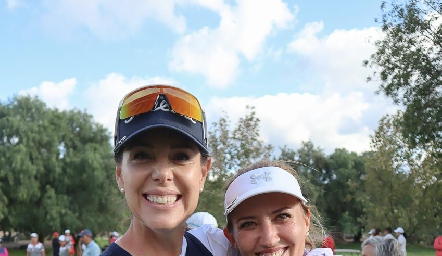  Nuria Landín y Pamela Grageda.