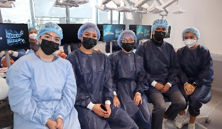  Neli Guerra, Itzel González, Jennifer Mayo, Alejandro García y Laura Lucía Romero.