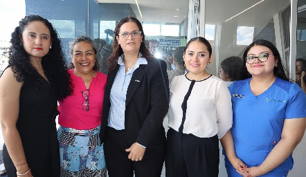  Ilda Ortiz, Verónica Mendoza, Mercedes Quintanar, Georgina Martínez y Laura Juárez.