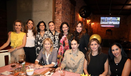 Laura Monsech, Fina Alcocer, Cynthia Sánchez, Begoña López, Gaby Gómez, Paulina Quiroz, Sandra Revilla, Mónica abud, Mandi Queli y Vanessa Rodríguez.