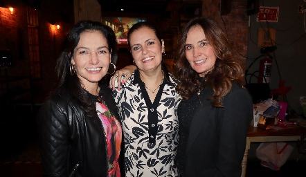  Gabriela Gómez, Begoña López y Paulina Quiroz.