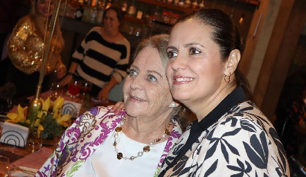  Chela Wagner con su hija Begoña López.