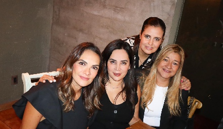  Carla Velasco, Lorena Orozco, Begoña López y Paty Rodríguez.