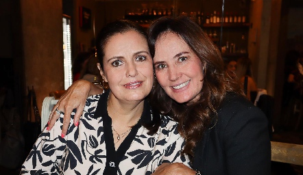  Begoña López y Paulina Quiroz.