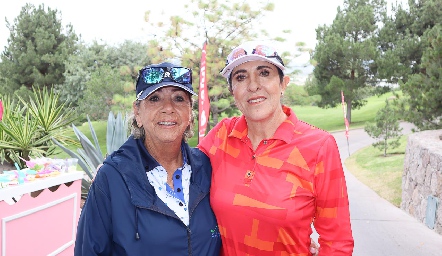  Martha Valencia y Lupita Robles.