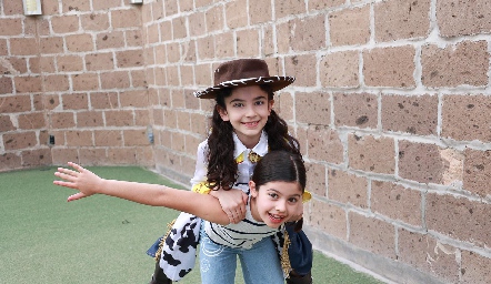  Ana Paula Ávila y Javiera Pérez.