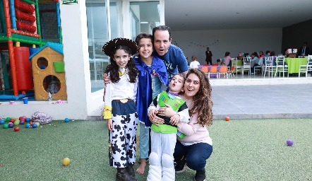  Ana Paula Ávila, Marcela Ávila, Alan Ávila, Ale Ávila y Marcela Zapata.