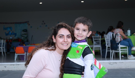  Marcela Zapata con su hijo Ale Ávila.