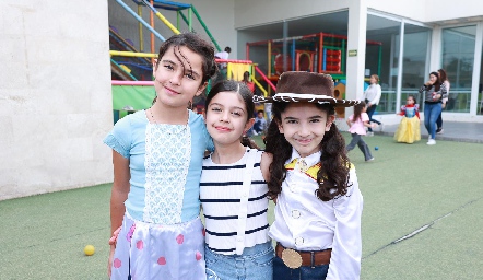 Marcela Ávila, Javiera Pérez y Ana Paula Avila.