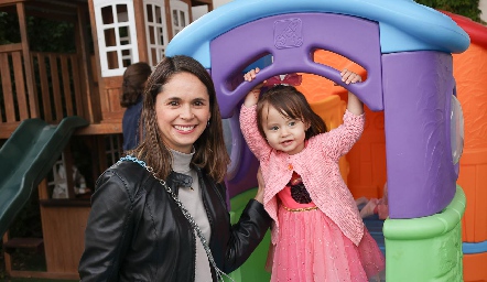  Mónica Guillén y Camila.