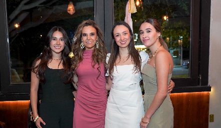  Camila Garza, Daniela Díaz de León, Jimena Medina y Sofía Garza.