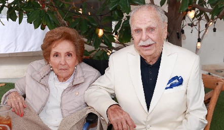  Consuelo Quintanilla de Santos Alonso y Pepe Santos Alonso.