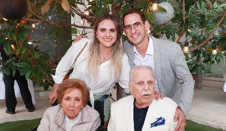  Lucy Santos, Axel, Consuelo Quintanilla de Santos Alonso y Pepe Santos Alonso.