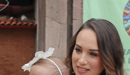  Carolina Silva con su hija Paloma Romo.