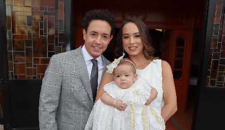  Eduardo Romo y Carolina Silva con su hija Paloma.