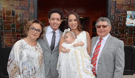  Verónica Castañón, Eduardo Romo, Paloma Romo, Carolina Silva y Eduardo Romo.