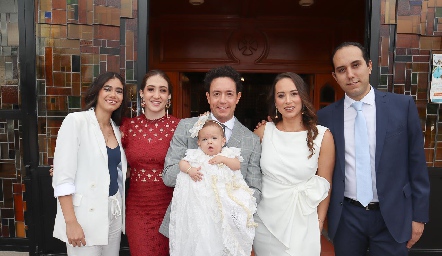  Constanza Sarquis, Yamilé Fontes, Chino Romo, Caro Silva y José Miguel Silva con Paloma.