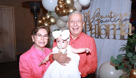  Luz del Carmen Romo, Paloma Romo y Gustavo Martínez.