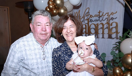   Miguel Ángel Romo y María Elena Prieto con Paloma.