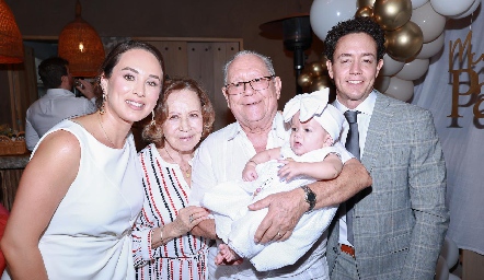  Carolina Silva, María Dolores Santoyo, Francisco Romo, Paloma Romo y Eduardo Romo.