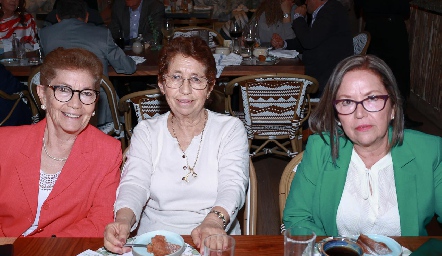  María Ofelia Romo, María Angélica Romo y Patricia Romo.