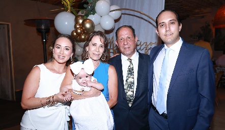  Carolina Silva, Carola Guerra, Ernesto Silva y José Guillermo Silva con Paloma.