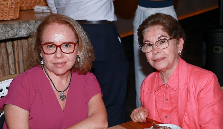  Mariloli Romo y Luz del Carmen Romo.