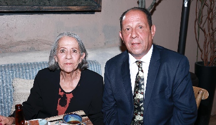  Cristina Silva y Ernesto Silva.