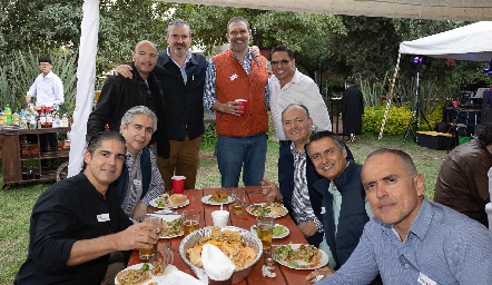  José Alberto, Enrique, Armando, Mario, Fernando, Germán, Armando, Juan Carlos y Gerardo .