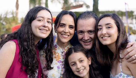  Andrea Ledezma, Jorge Ledezma, Gloria Mojarro,  Sofía y Jimena Ledezma.