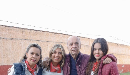  Gaby Ortiz, Montse González, Juan José Ortiz y Victoria.