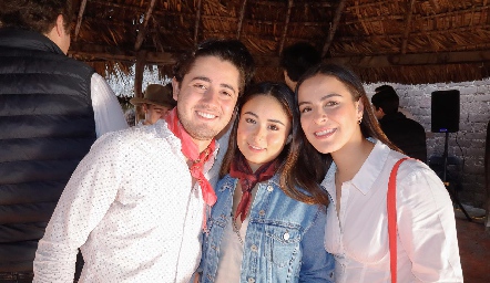  Ramón Muñoz, Montserrat Flores y Nuria Vázquez.