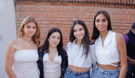  Montserrat Bernal, Marilú Castillo, Gabriel Ríos, Valeria Ayala y Emilia.