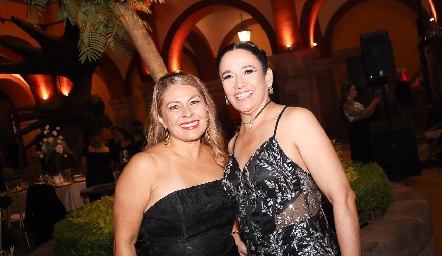  Claudia García y Adriana Urbina.