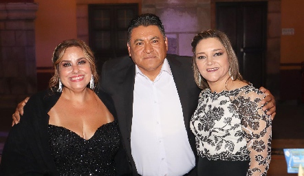  Jazmín Terrazas, Eusebio Flores y Marta Rangel.