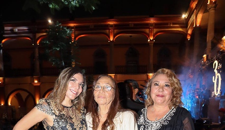  Jessica Carranza, Rosario Campos y Mirna Carranza.