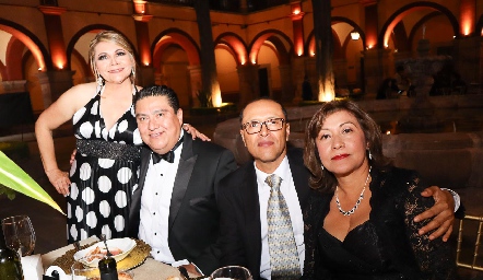  Brenda Cordero, José Antonio Portales, Fernando y Liz Lara.