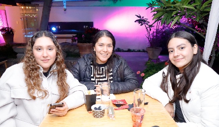  Regina Stahl, Patricia Cepeda y Natalia Esparza.