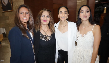 Daniela de la Fuente, Mónica Gordoa, Isabel y Moni Villanueva.