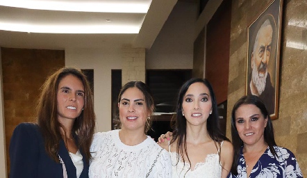  Daniela de la Fuente, Bárbara Berrones, Moni Villanueva y Belén Leboreiro.